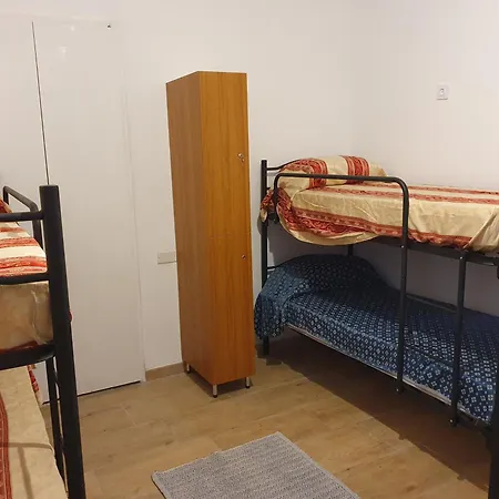 Hostel Frank 35 *